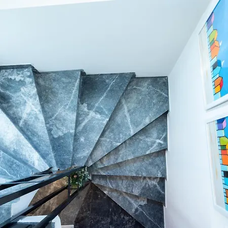 Mare I - In Old Harbor Chania (Crete)