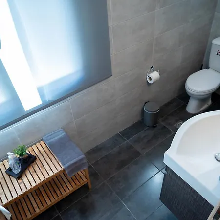 Mare I - In Old Harbor Chania (Crete)