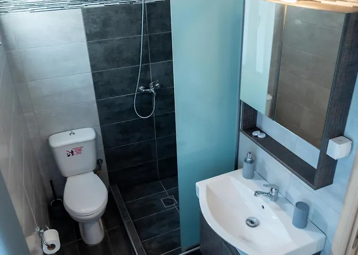 Mare I - In Old Harbor *